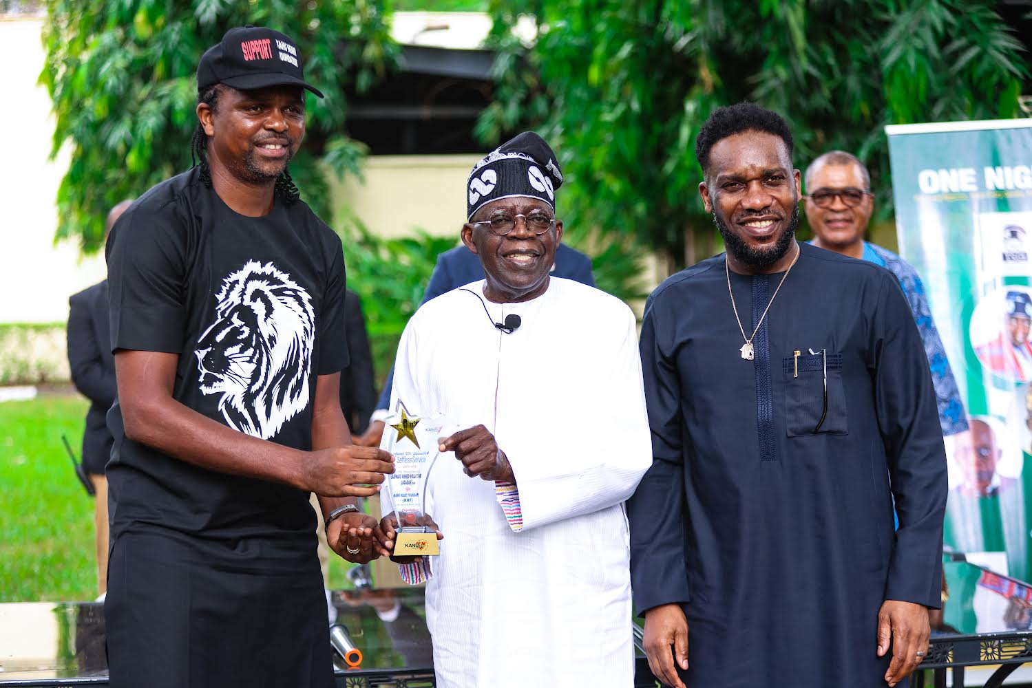 Read more about the article <strong><br>Ex- Super Eagles Players Praise Asíwájú Tinubu’s Contributions to Nigeria, Sports</strong>