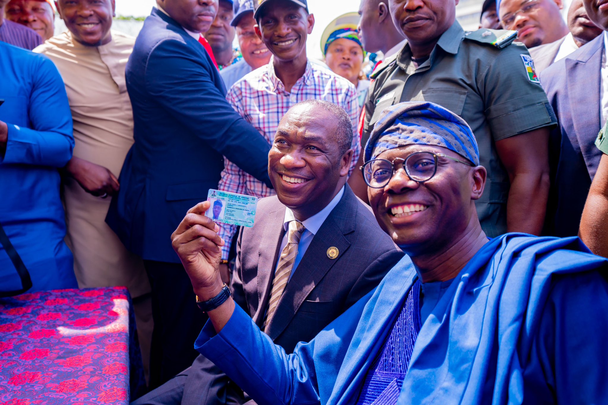 Read more about the article <strong>SANWO-OLU PICKS PVC, CHARGES LAGOSIANS TO GET VOTERS CARDS</strong> 
