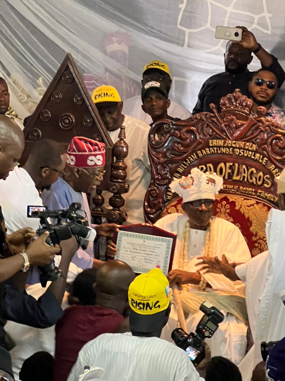 You are currently viewing President-elect Tinubu in homecoming visit to Lagos, thanks Oba Akiolu