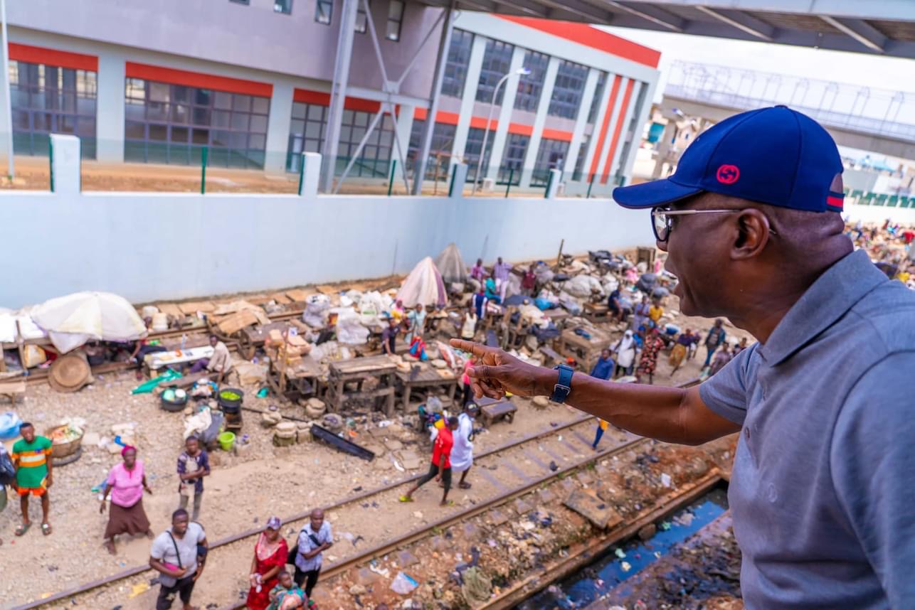 You are currently viewing SANWO-OLU ORDERS CLEANUP ALONG LAGOS RED LINE CORRIDOR, AS RAIL PROJECT RACES TO COMPLETION