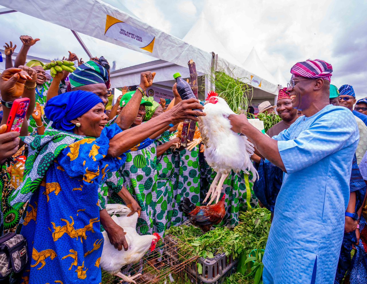 You are currently viewing SANWO-OLU MARKS WORLD FOOD DAY WITH LAGOS FARMERS, RECOMMITS GOVT TO FOOD SAFETY MEASURES