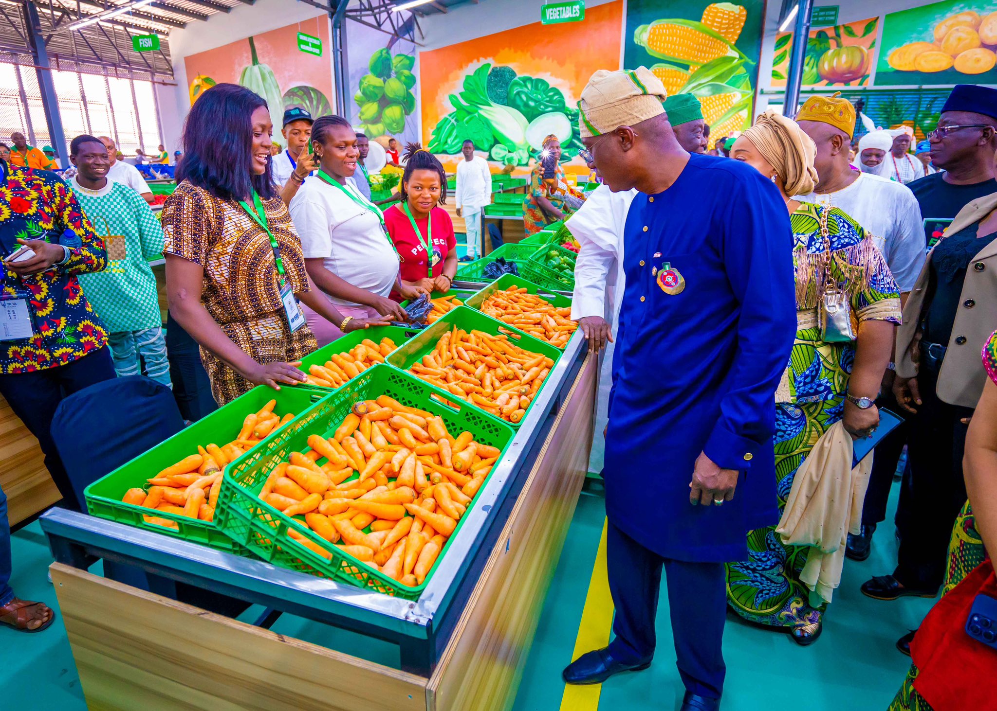 Read more about the article 15,000 Lagos traders get N50,000 cash support, as Sanwo-Olu launches market palliative scheme