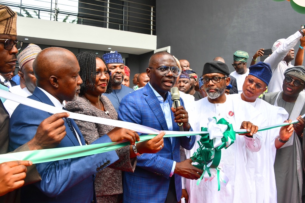 Read more about the article Inspired by Sense of Duty, Gbajabiamila commissions projects in Lagos