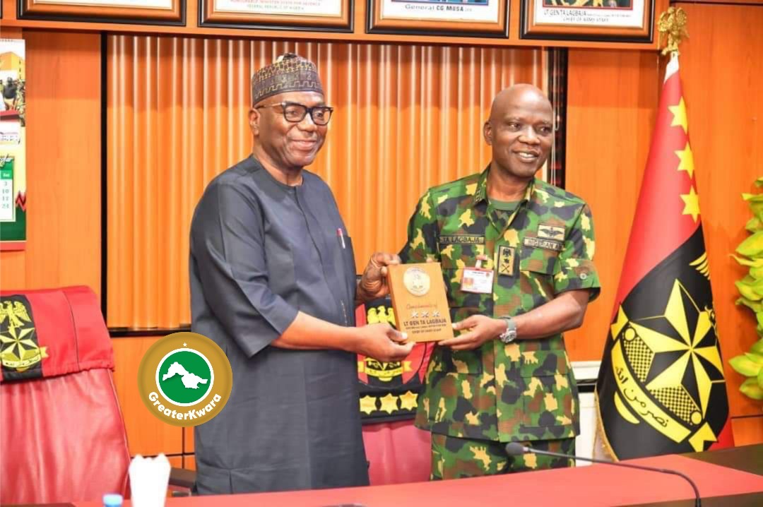 Read more about the article Hero’s Recognition: General Praises Kwara State for Unwavering Aid to Fallen Soldier’s Kin