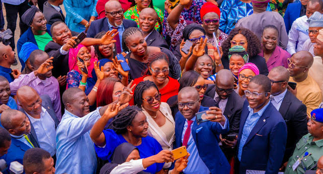 Read more about the article In Sanwo-Olu’s Lagos, labourers get deserved wages! By Funke Cole