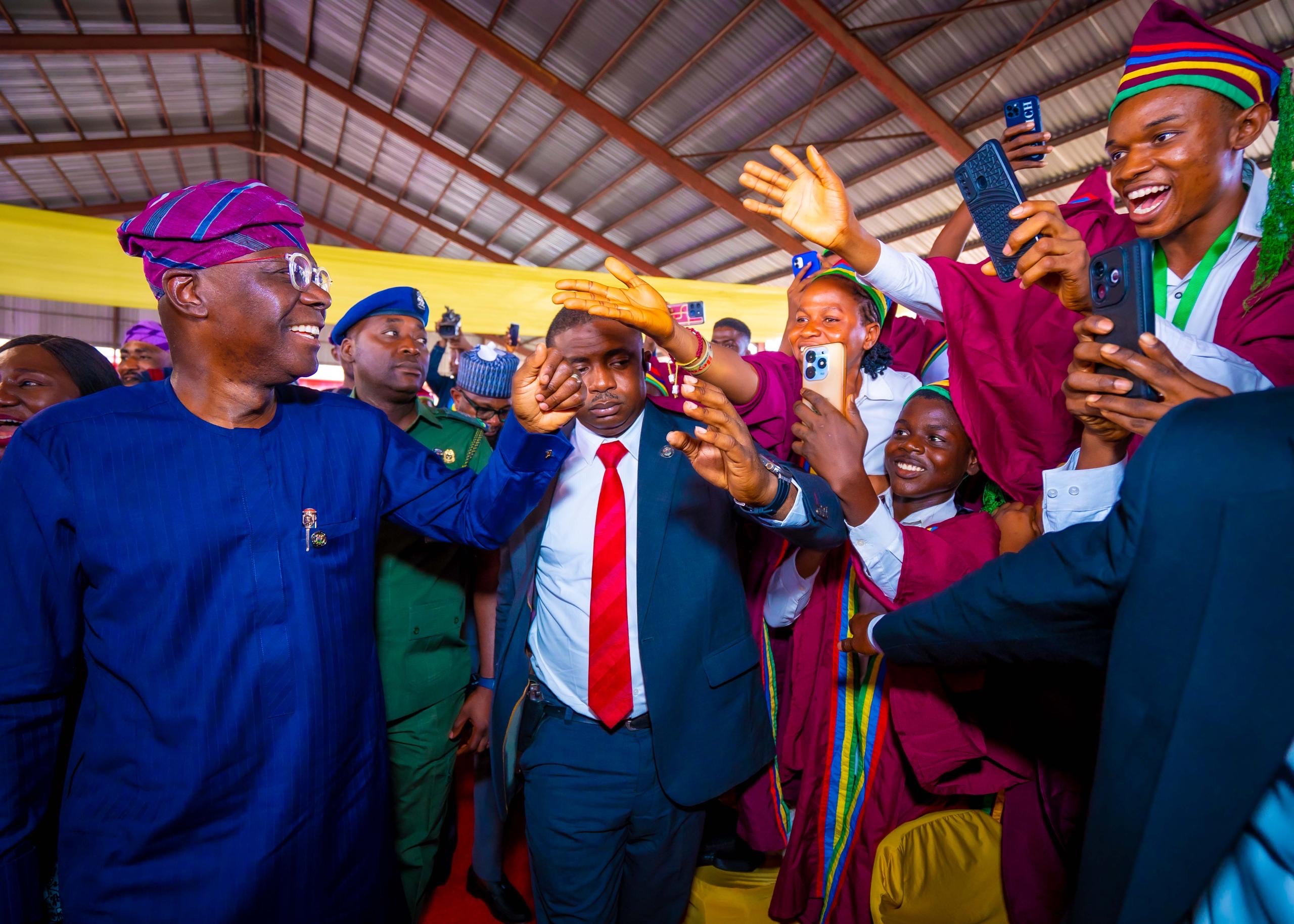 You are currently viewing OVER 2,000 STUDENTS GRADUATE FROM LAGOS TECHNICAL COLLEGES 