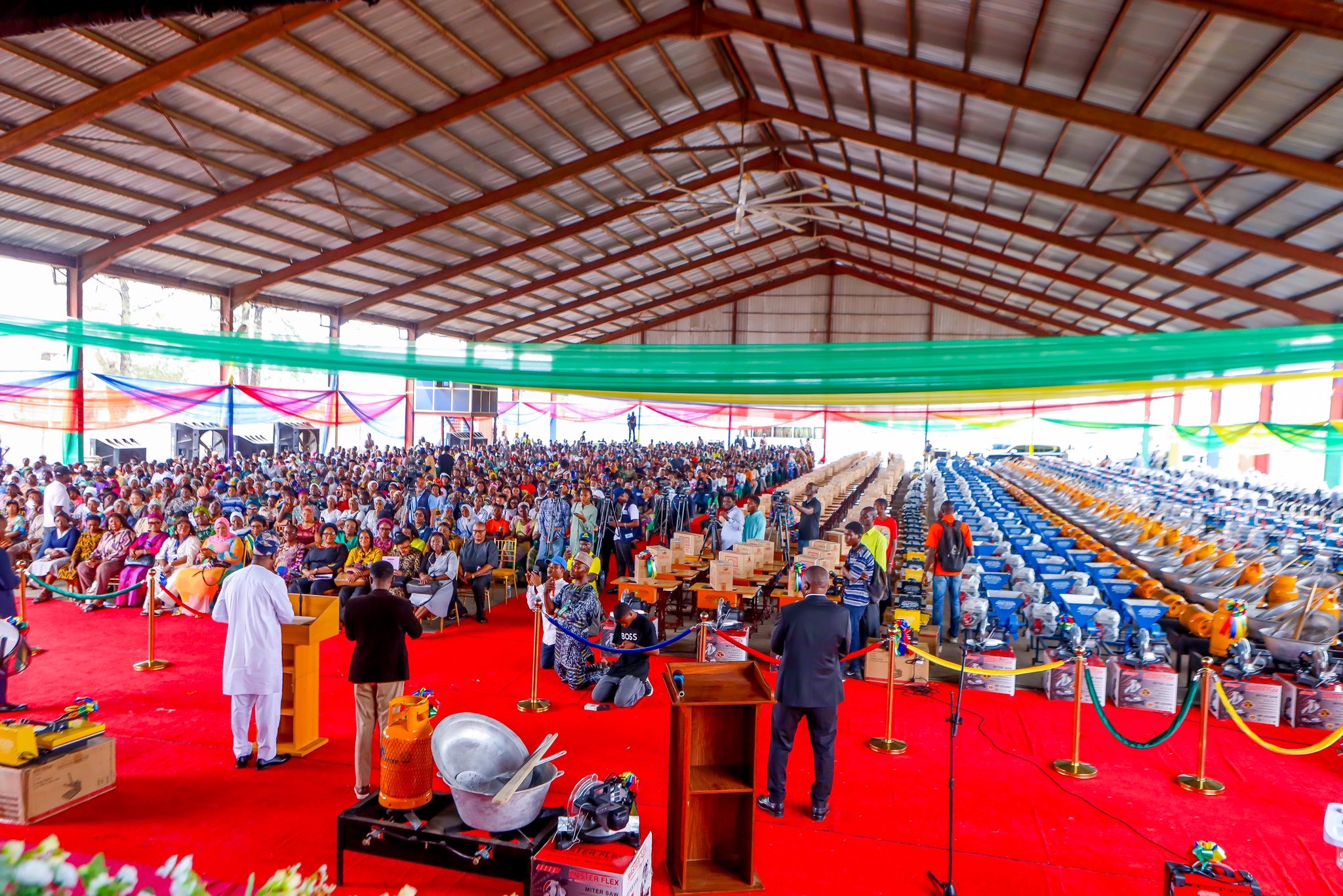 You are currently viewing SANWO-OLU EMPOWERS 1,500 ENTREPRENEURS, REITERATES GOVT COMMITMENT TO POVERTY REDUCTION