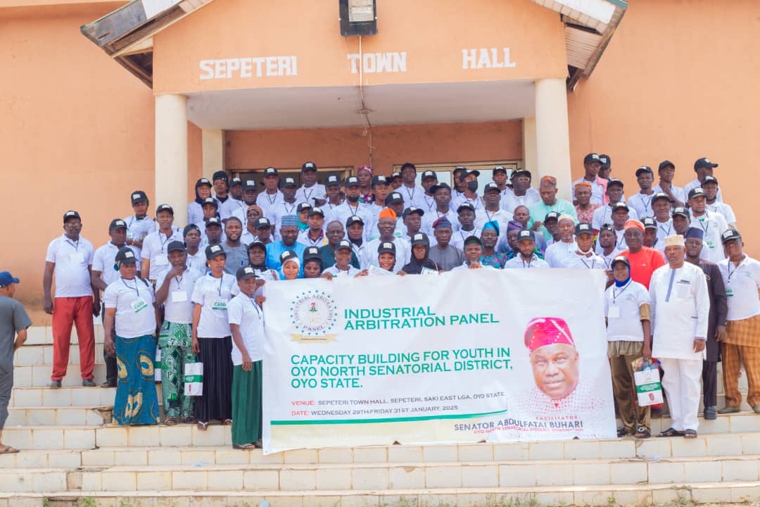 You are currently viewing SENATOR BUHARI FACILITATES CAPACITY BUILDING FOR 100 YOUTHS-EMPOWERS EACH WITH N100,000