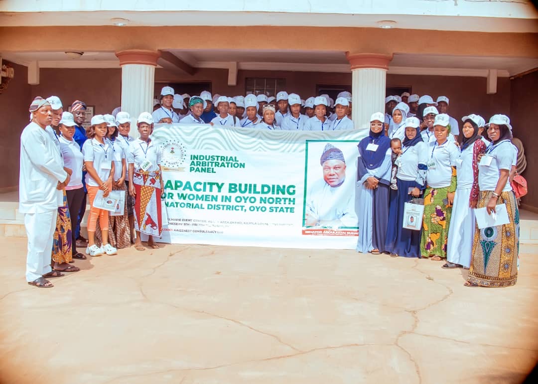 You are currently viewing SENATOR BUHARI EMPOWERS ANOTHER 100 CONSTITUENTS IN KAJOLA-DISTRIBUTES N10 MILLION, CERTIFICATES TO BENEFICIARIES