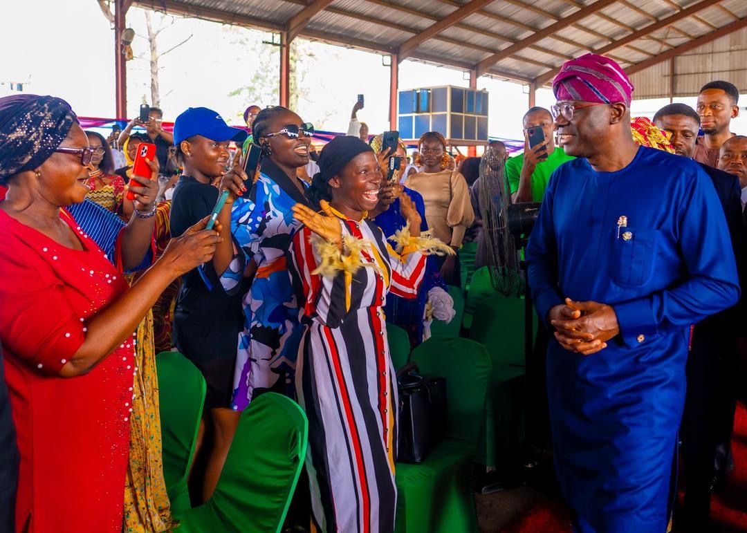 You are currently viewing SANWO-OLU SUPPORTS 1,700 VULNERABLE LAGOS RESIDENTS WITH START-UP CASH, WORKING TOOLS IN MICRO EMPOWERMENT