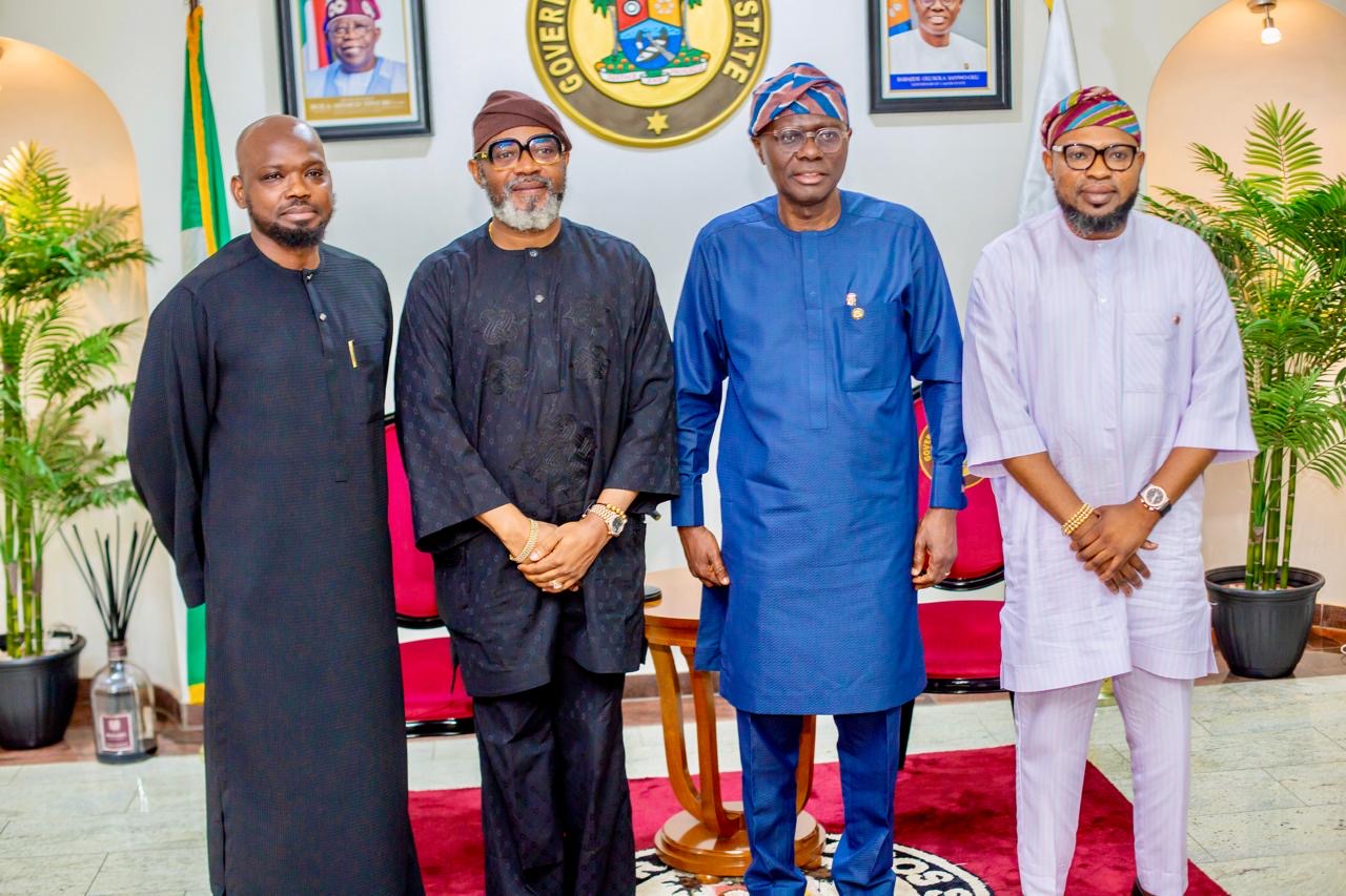 Read more about the article Breaking: Sanwo-Olu Receives Special 60th Birthday Publication from Lanre Alfred at Lagos House