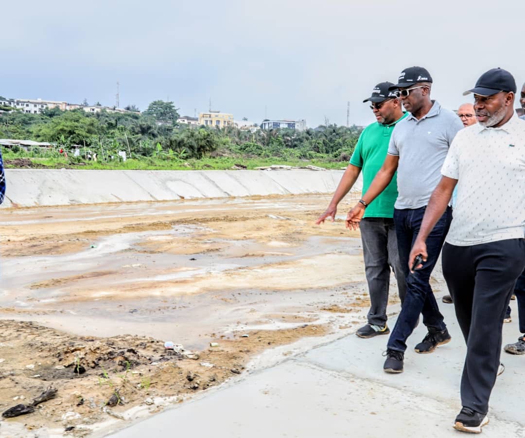 You are currently viewing Lagos Steps Up: Wahab’s Cleanup Blitz and Plastic Ban Herald a New Environmental Era by Babajide Fadoju