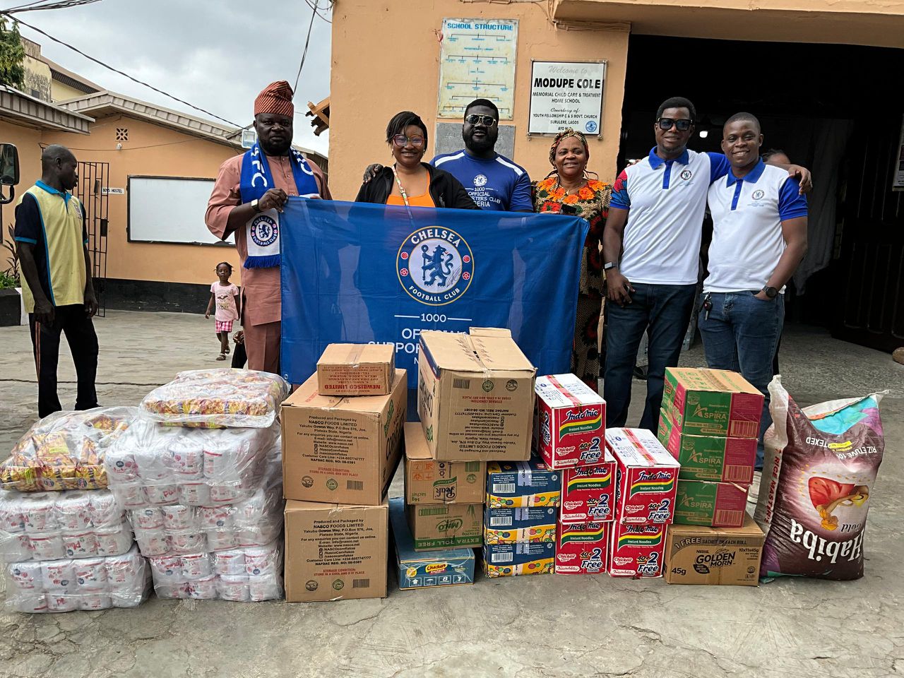 Read more about the article Chelsea Nigeria Supporters Club visits and donates to Modupe Cole Memorial Childcare and Treatment Home in Lagos