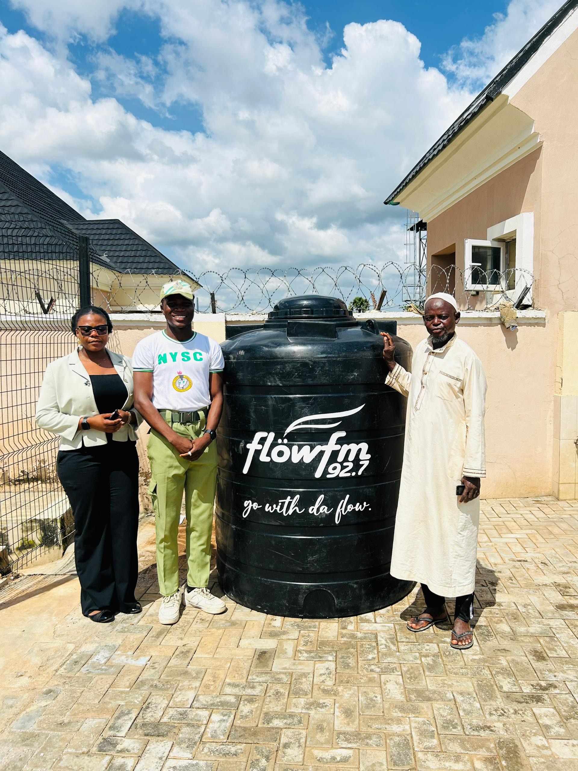 You are currently viewing Flow FM 92.7 Donates Water Tank to Support Public Toilet Renovation in Ilorin