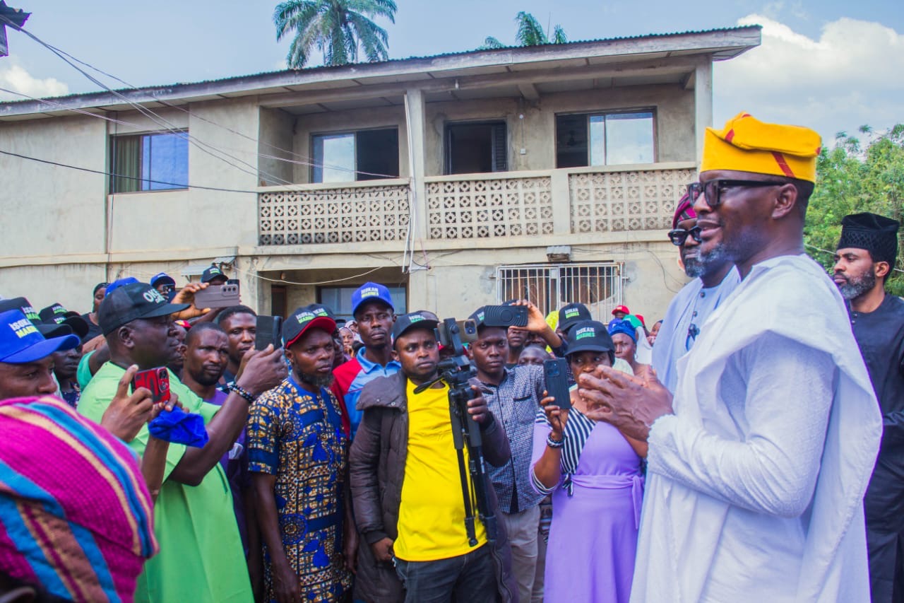 Read more about the article Dr. Muyiwa Gbadegesin Visits Okeho, Engages Community and APC Stakeholders