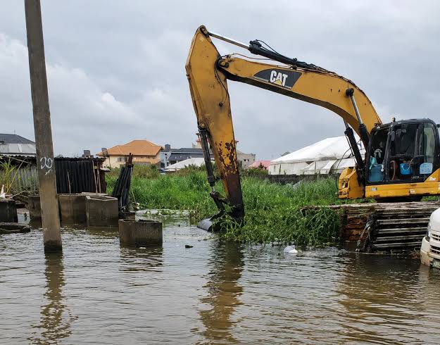 You are currently viewing This Is Govt That Works, Lagos Residents Hail Swamp Buggy Deployment In Ogombo, Awoyaya, Iponri